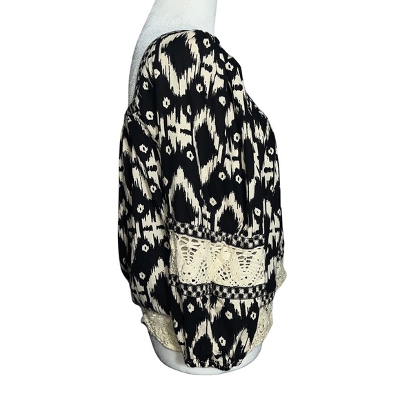 Christian Siriano‎ Boho Peasant Top Black Ivory Ikat Print Crochet Trim M - Picture 6 of 9